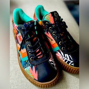 Women’s  snickers from famous boutique in Argentina, PURO